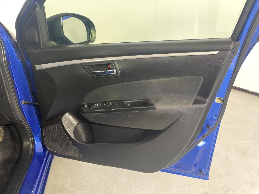 Photo '15' of Suzuki Swift