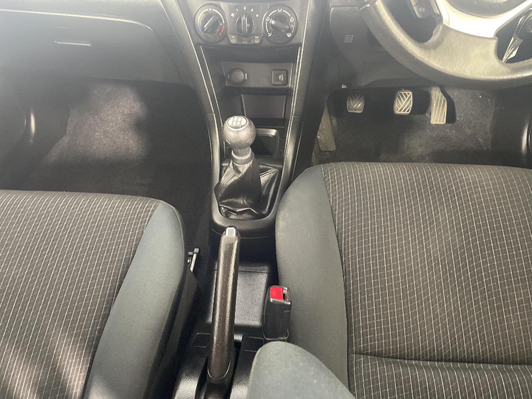 Photo '18' of Suzuki Swift