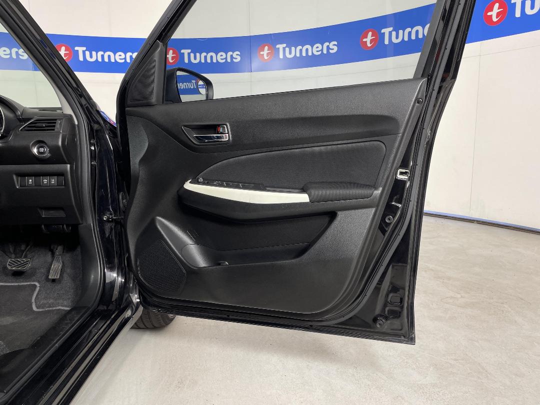 Photo '15' of Suzuki Swift