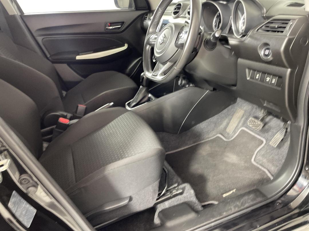 Photo '16' of Suzuki Swift