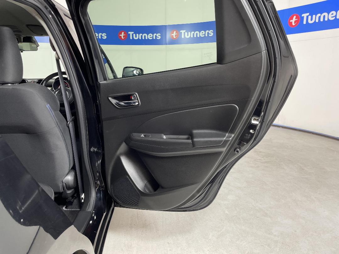 Photo '19' of Suzuki Swift