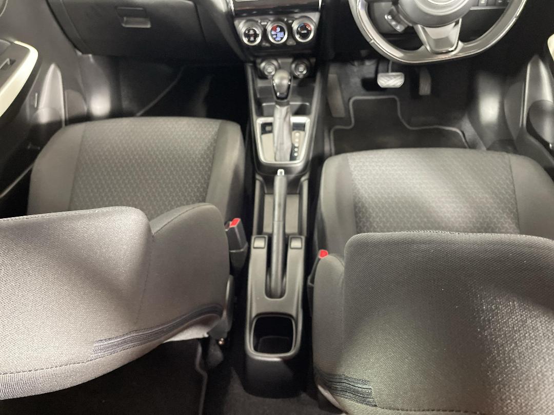 Photo '18' of Suzuki Swift