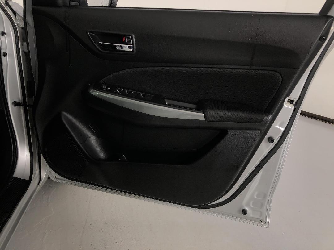 Photo '15' of Suzuki Swift