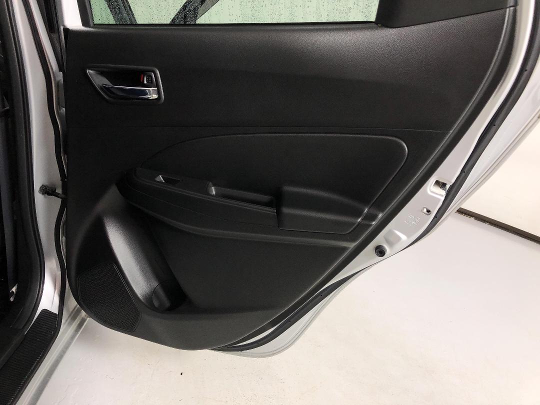 Photo '19' of Suzuki Swift