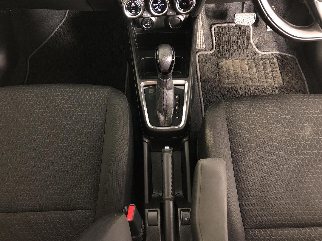 Photo '18' of Suzuki Swift