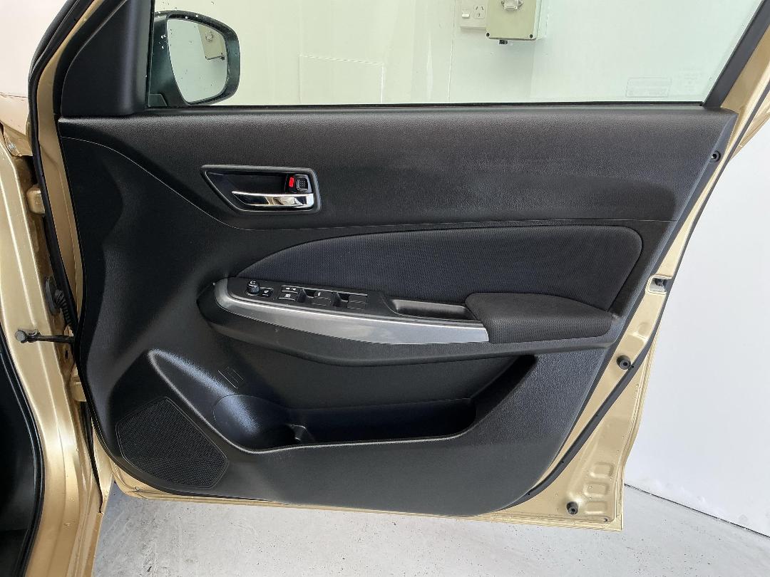 Photo '15' of Suzuki Swift