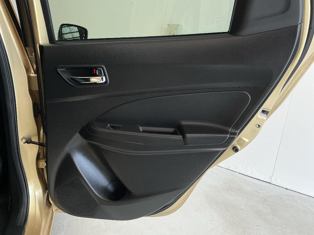 Photo '19' of Suzuki Swift