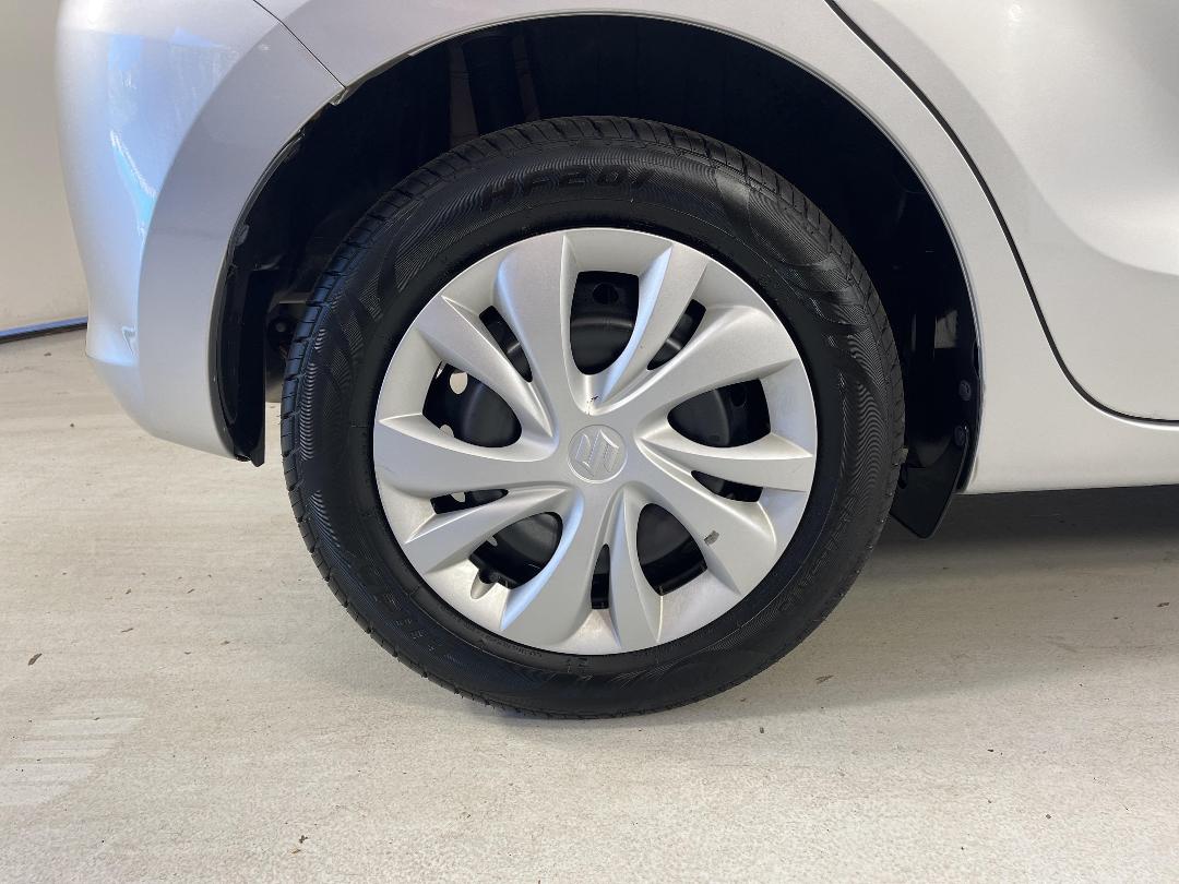 Photo '12' of Suzuki Swift