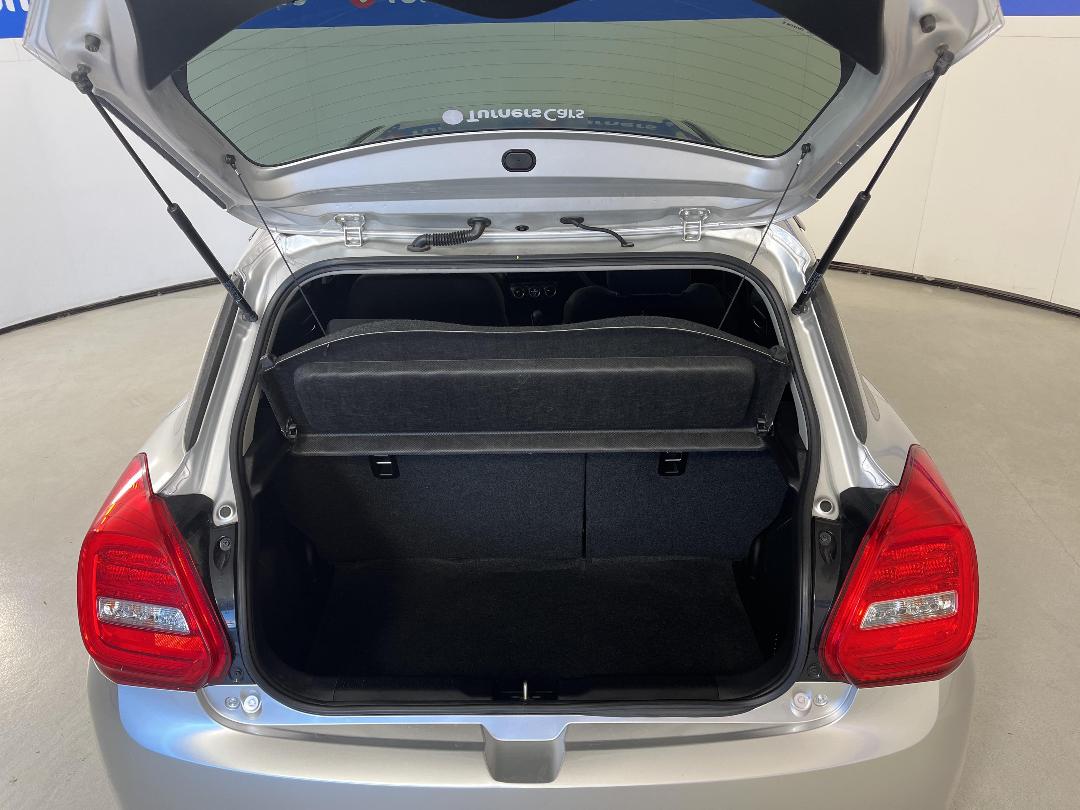 Photo '14' of Suzuki Swift