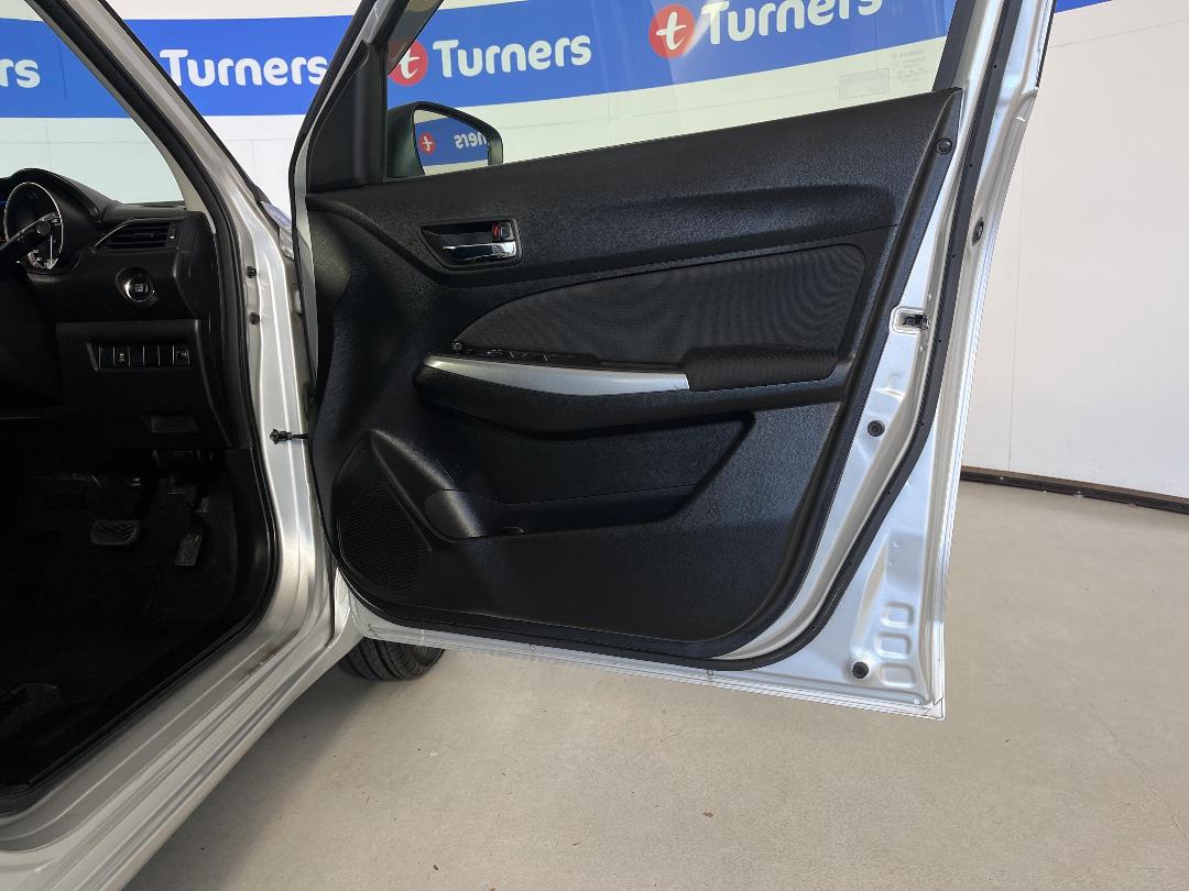 Photo '15' of Suzuki Swift