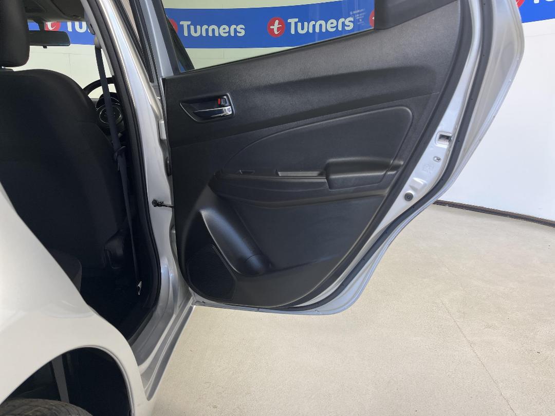 Photo '19' of Suzuki Swift