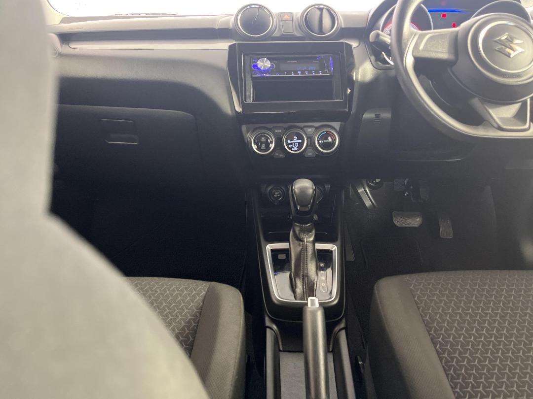 Photo '18' of Suzuki Swift