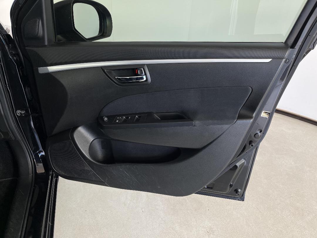 Photo '15' of Suzuki Swift Photo '15' of Suzuki Swift