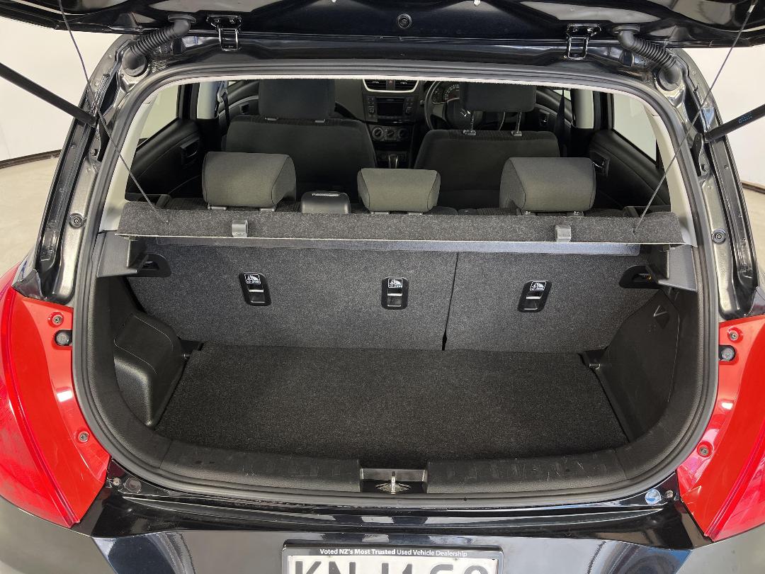 Photo '14' of Suzuki Swift Photo '14' of Suzuki Swift