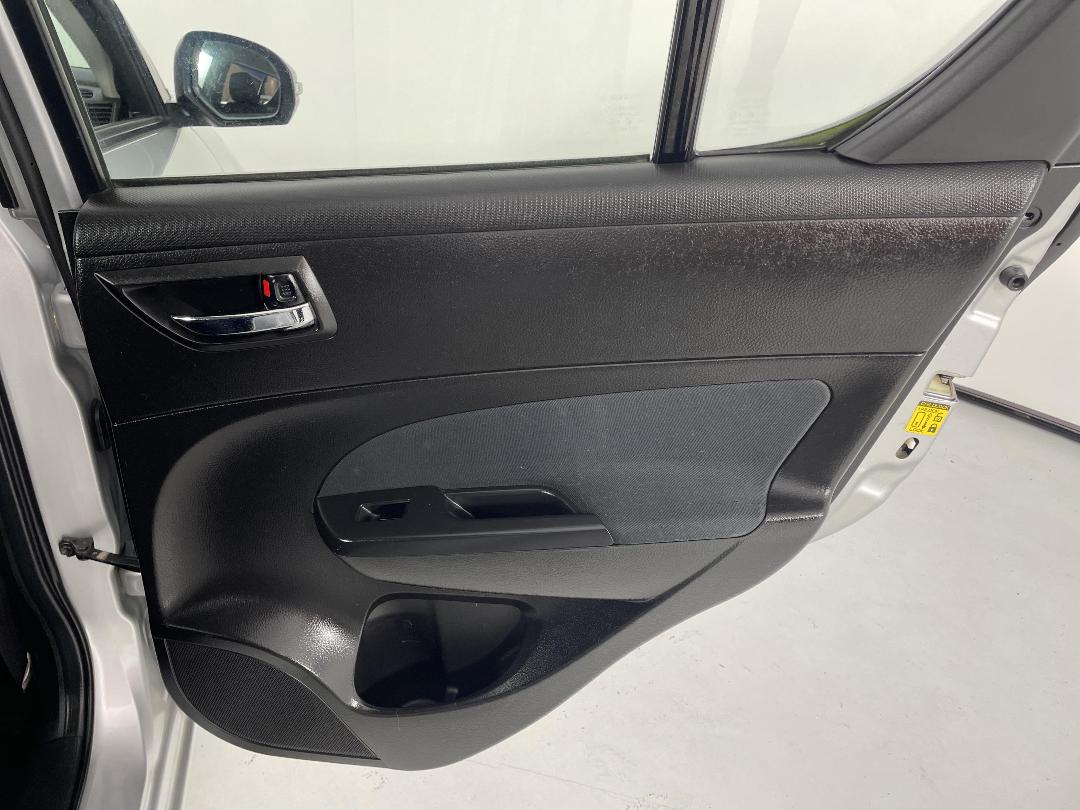 Photo '19' of Suzuki Swift