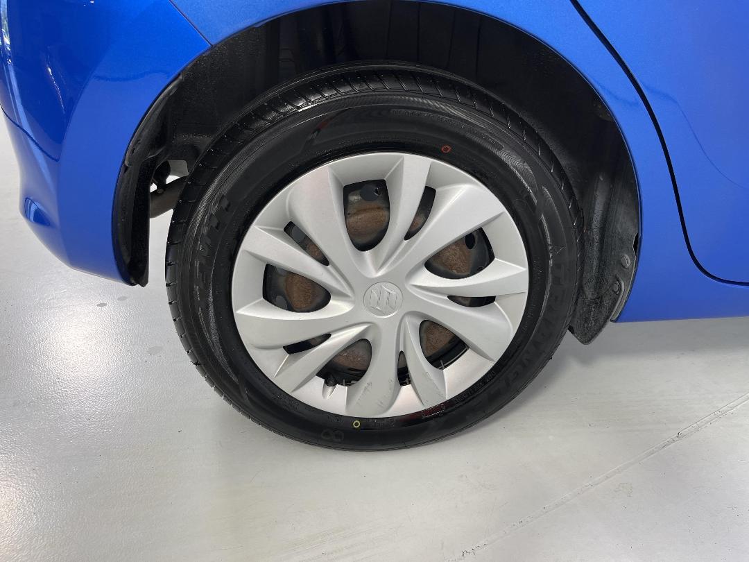 Photo '12' of Suzuki Swift