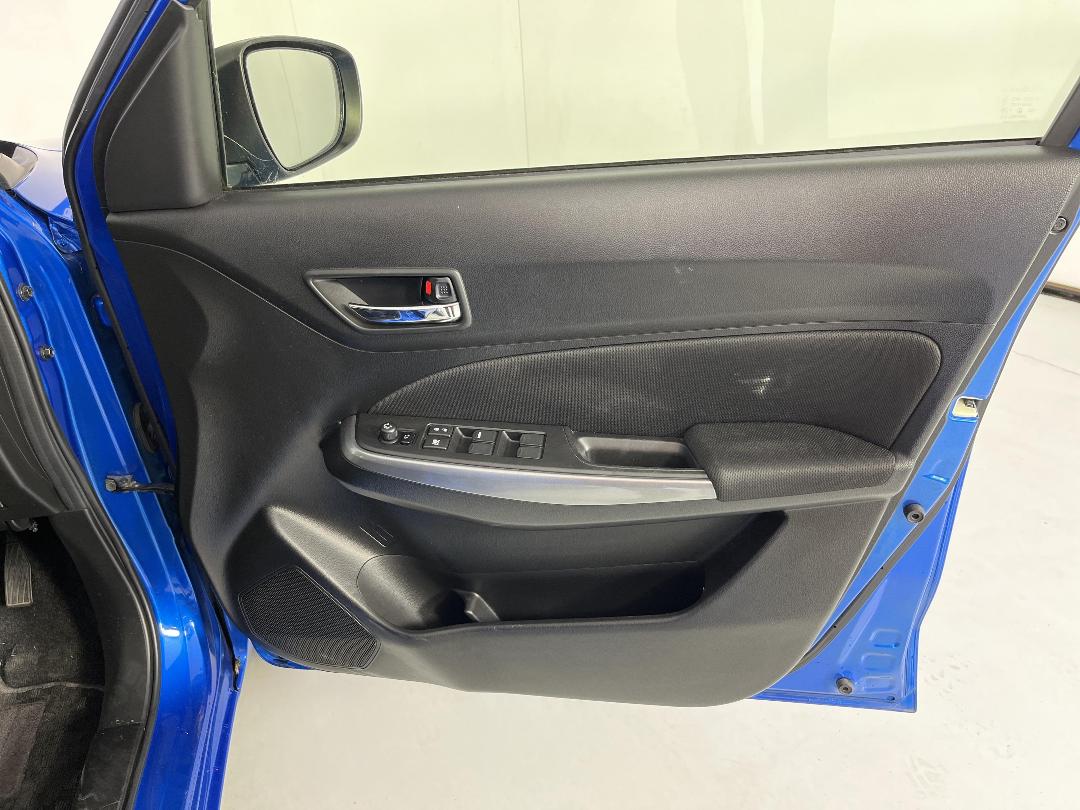 Photo '15' of Suzuki Swift