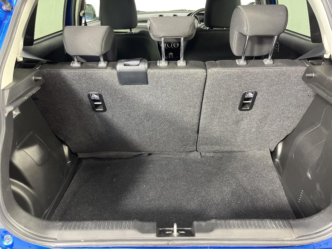 Photo '14' of Suzuki Swift