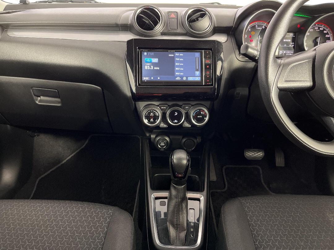 Photo '18' of Suzuki Swift