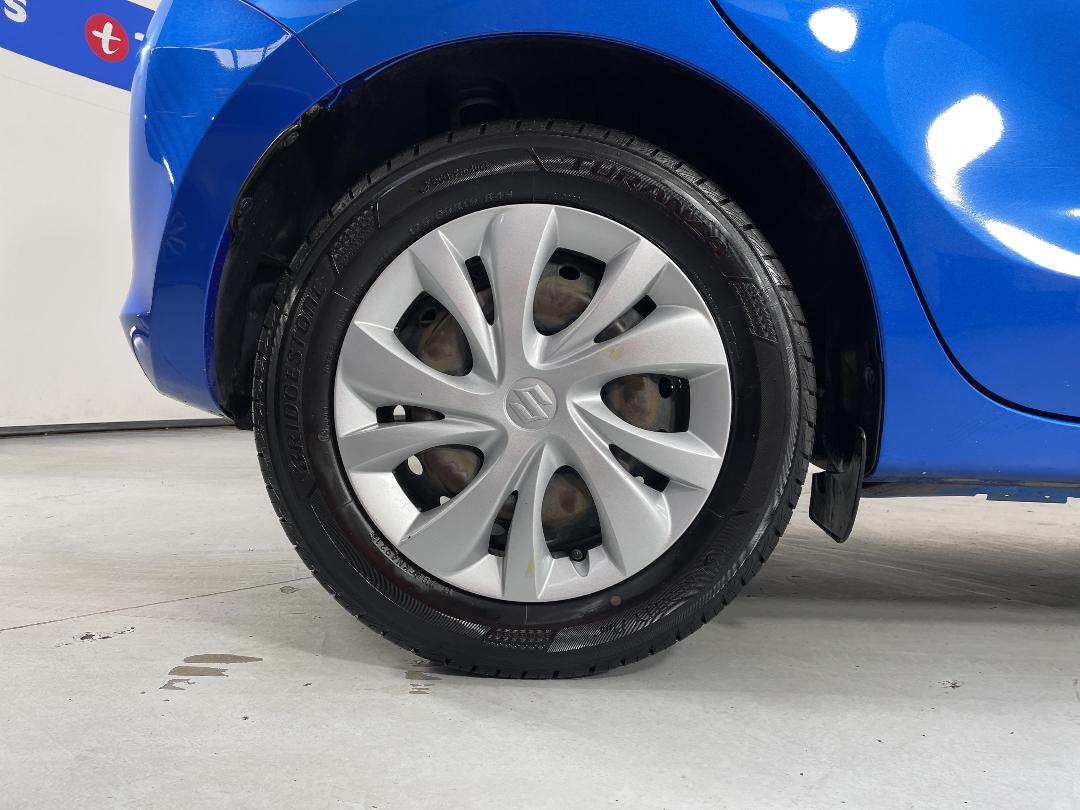 Photo '12' of Suzuki Swift