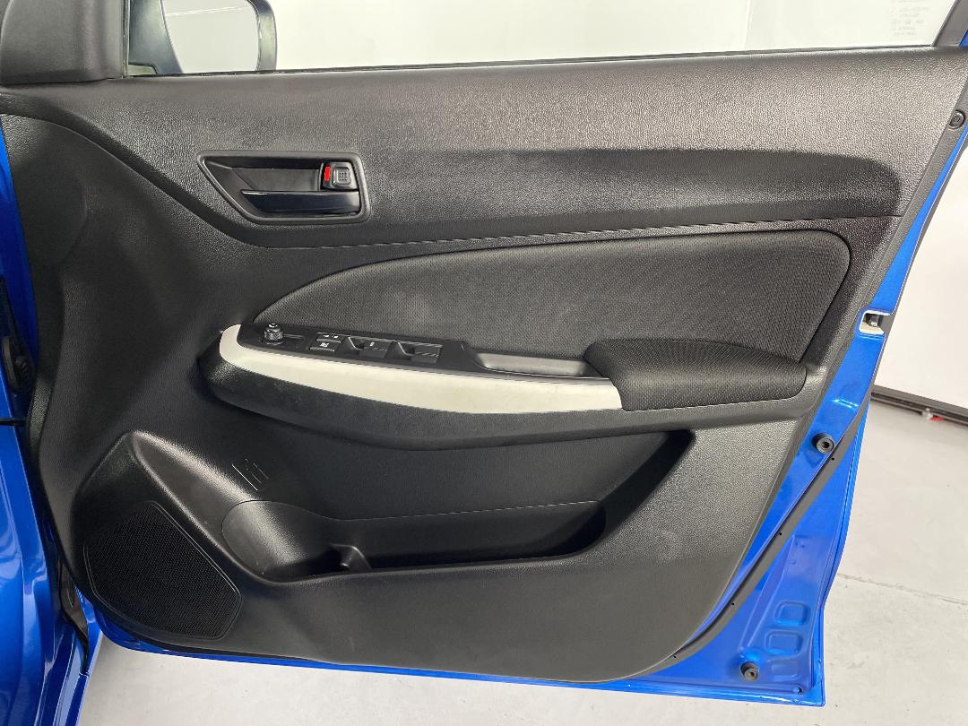 Photo '15' of Suzuki Swift