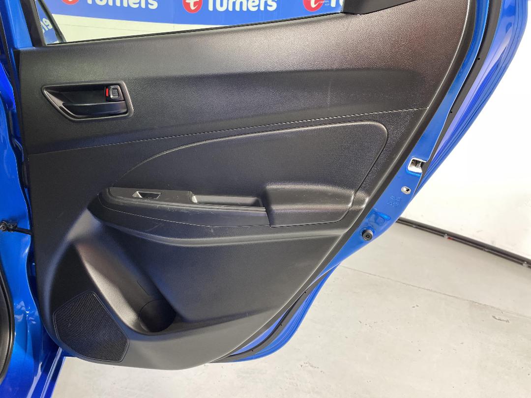 Photo '19' of Suzuki Swift