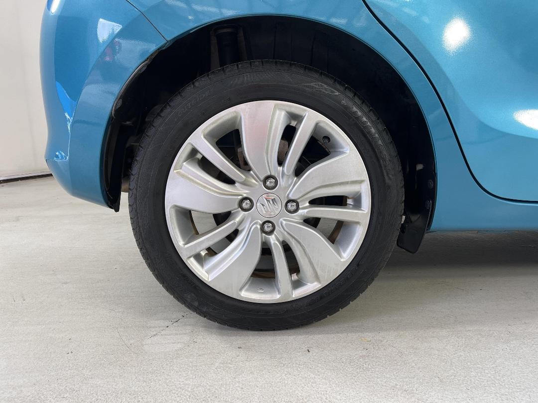 Photo '12' of Suzuki Swift