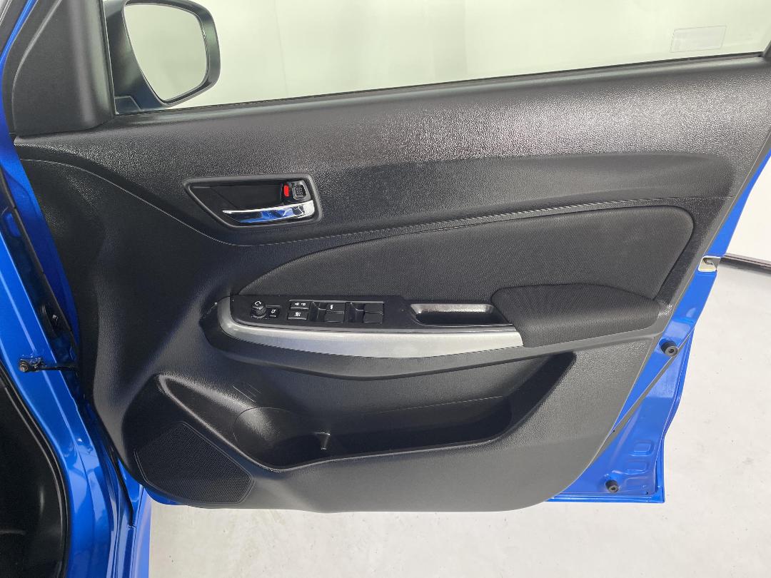 Photo '15' of Suzuki Swift Photo '15' of Suzuki Swift