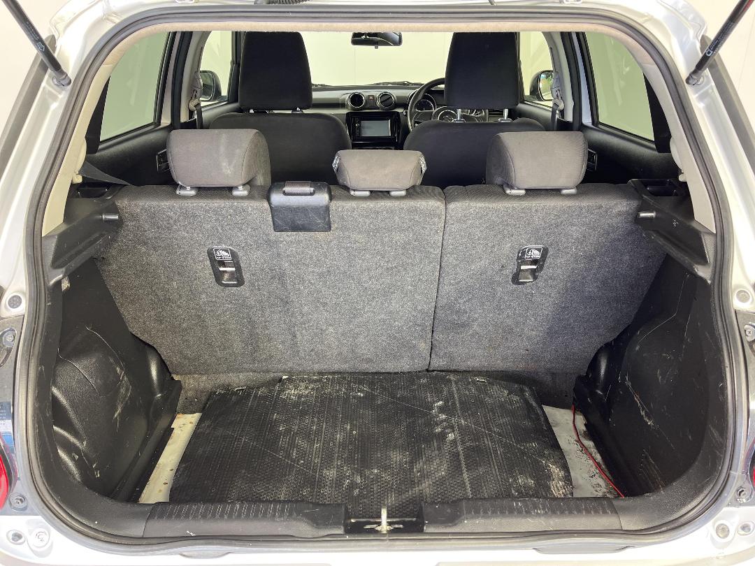 Photo '14' of Suzuki Swift Photo '14' of Suzuki Swift