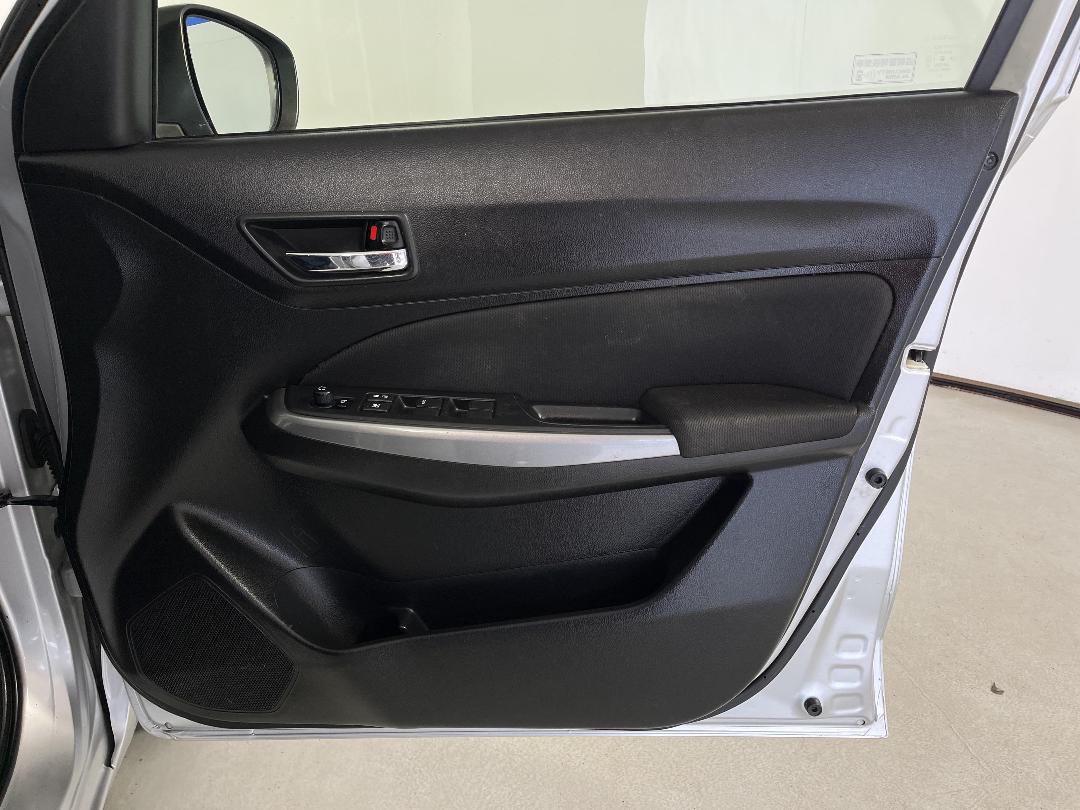 Photo '15' of Suzuki Swift Photo '15' of Suzuki Swift