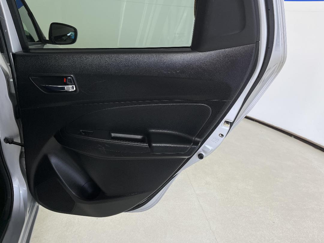 Photo '19' of Suzuki Swift Photo '19' of Suzuki Swift