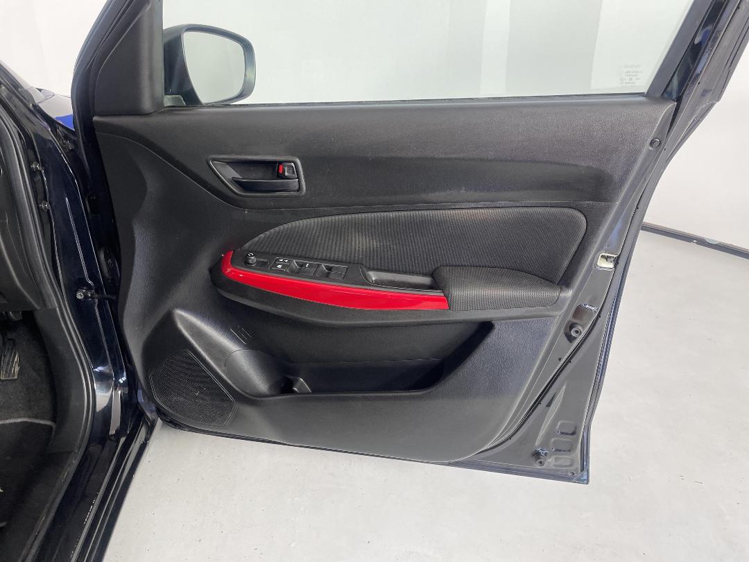 Photo '15' of Suzuki Swift Photo '15' of Suzuki Swift