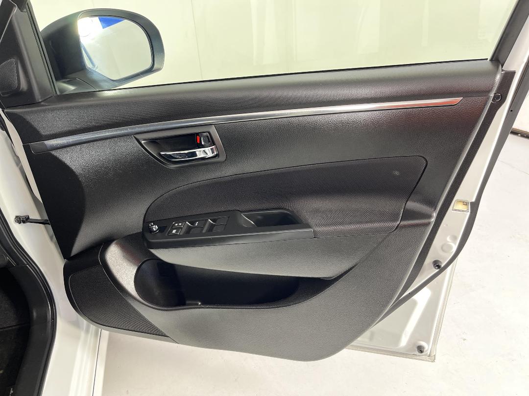 Photo '15' of Suzuki Swift