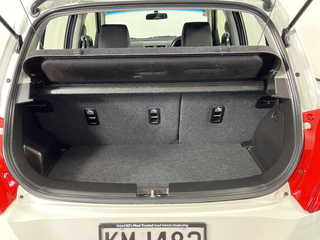 Photo '14' of Suzuki Swift