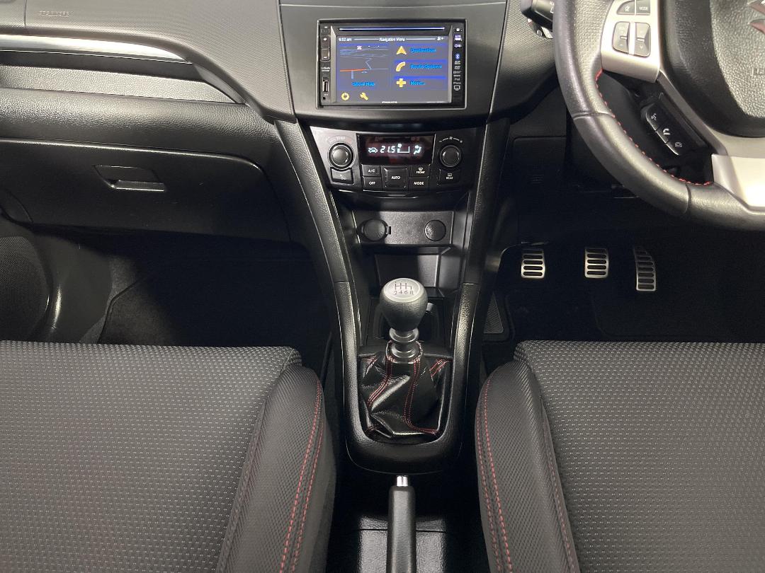 Photo '18' of Suzuki Swift