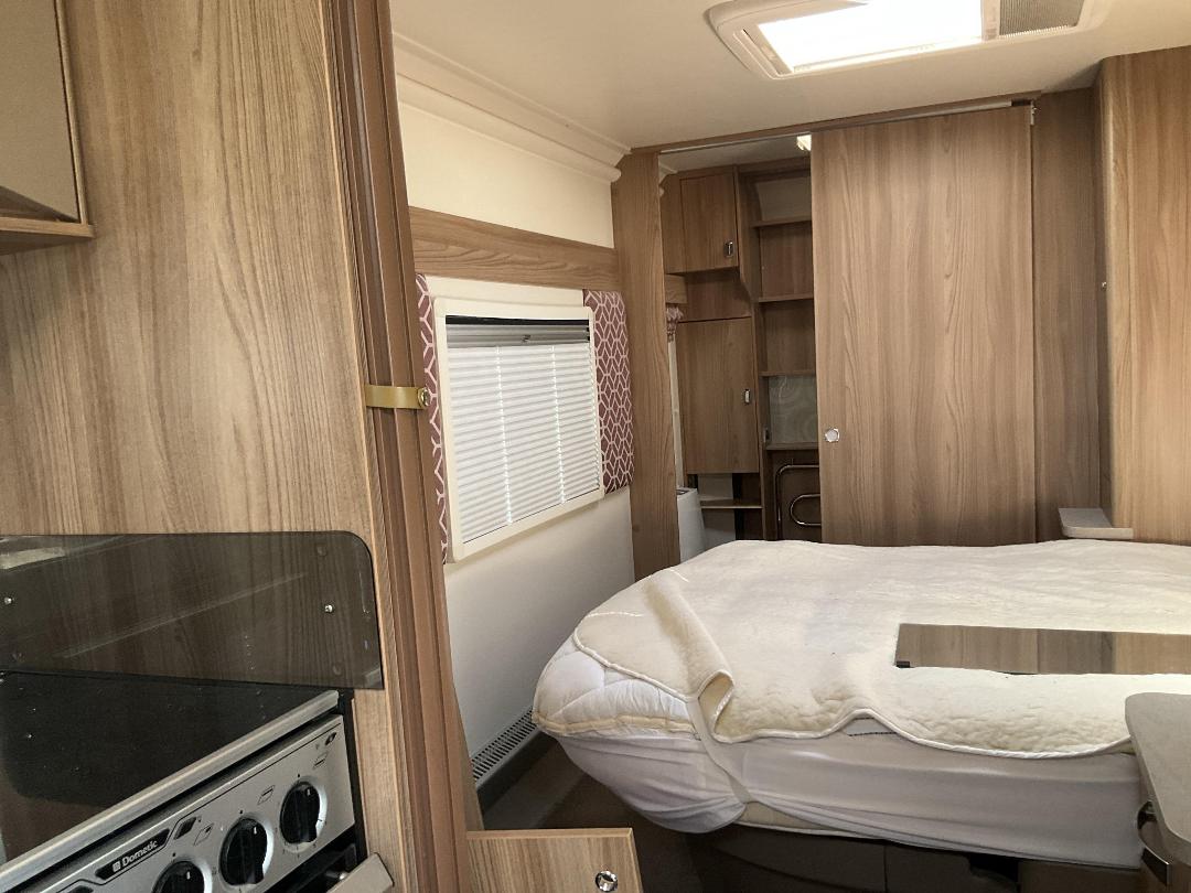 Photo '22' of Swift Conqueror 645 Caravan - Single