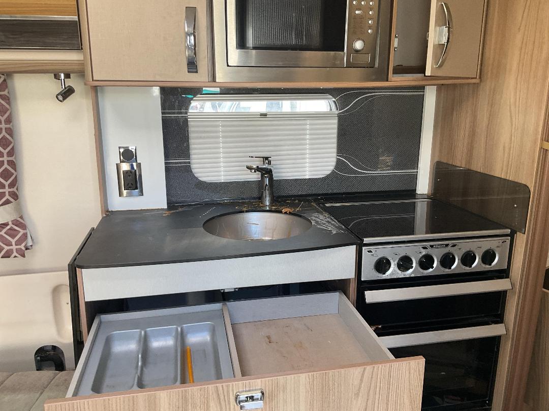 Photo '21' of Swift Conqueror 645 Caravan - Single