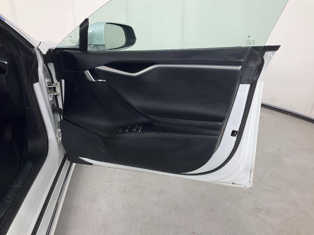 Photo '15' of Tesla Model S