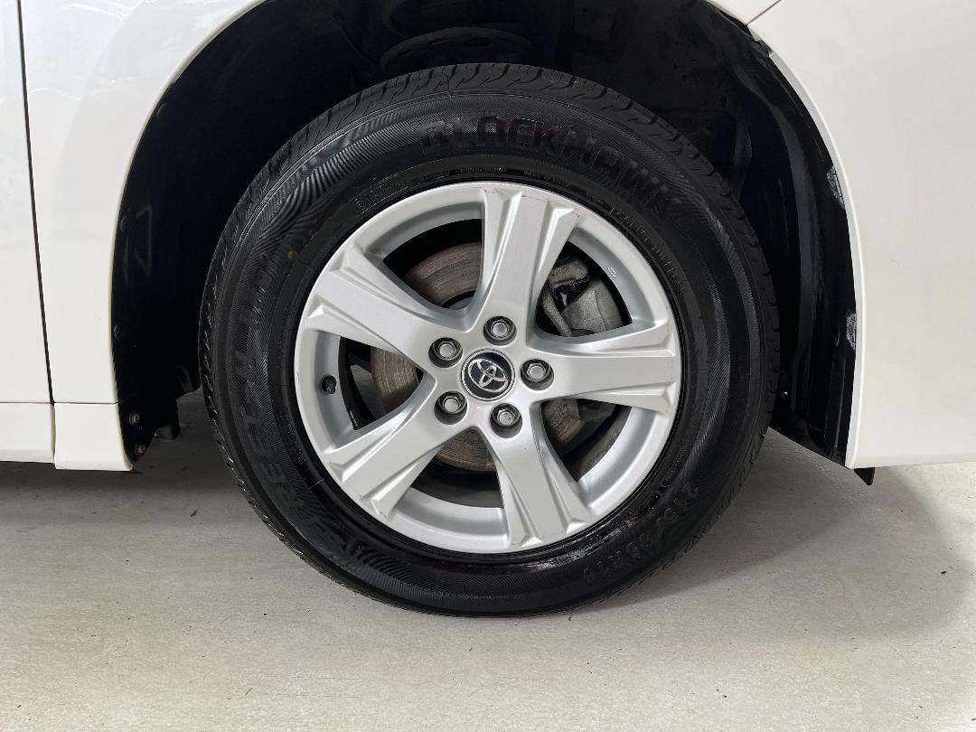 Photo '9' of Toyota Alphard Photo '9' of Toyota Alphard