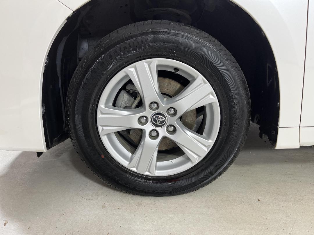 Photo '10' of Toyota Alphard Photo '10' of Toyota Alphard