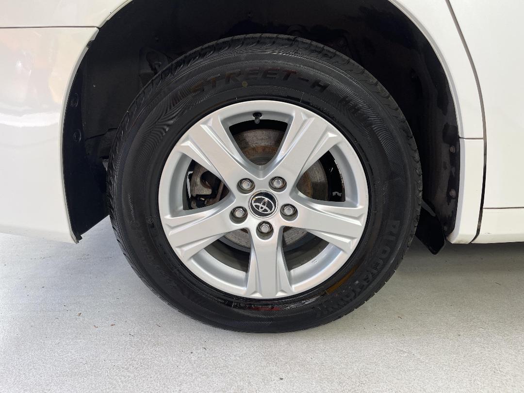 Photo '12' of Toyota Alphard Photo '12' of Toyota Alphard