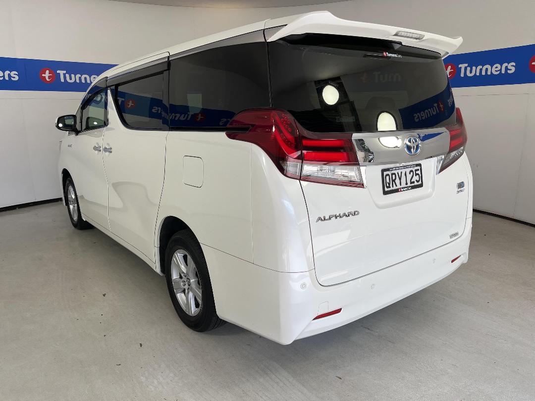 Photo '5' of Toyota Alphard Photo '5' of Toyota Alphard