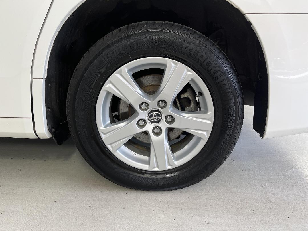 Photo '11' of Toyota Alphard Photo '11' of Toyota Alphard