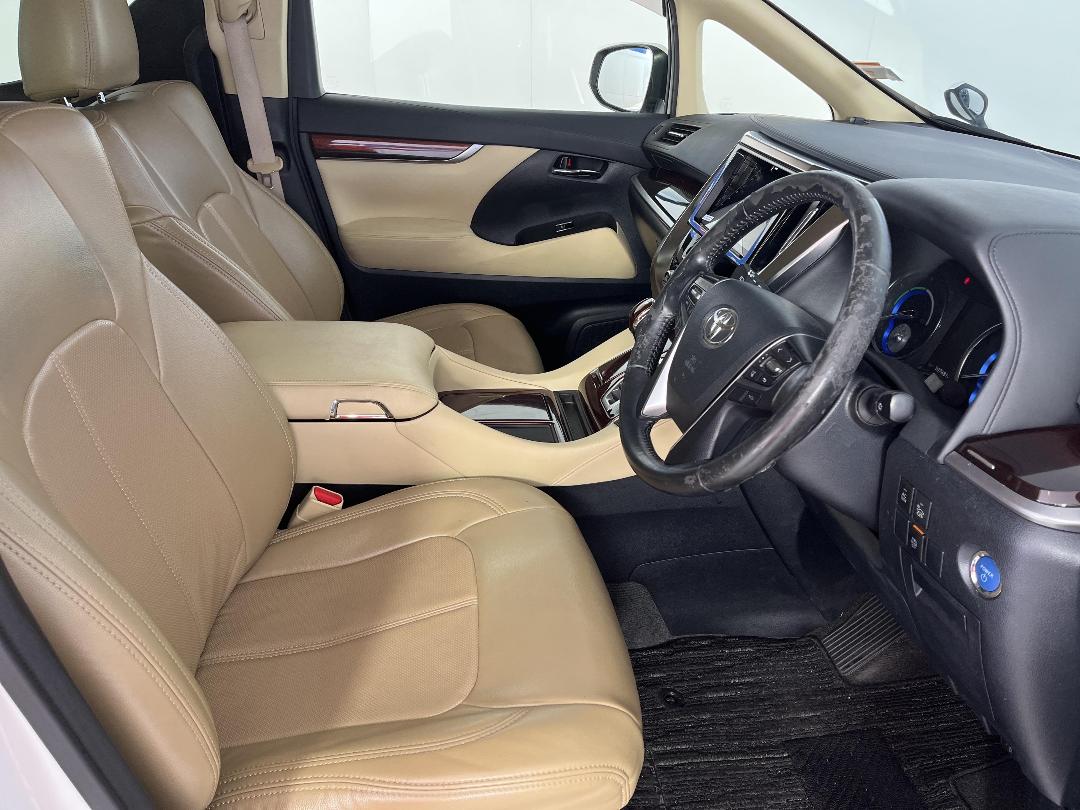 Photo '16' of Toyota Alphard Photo '16' of Toyota Alphard