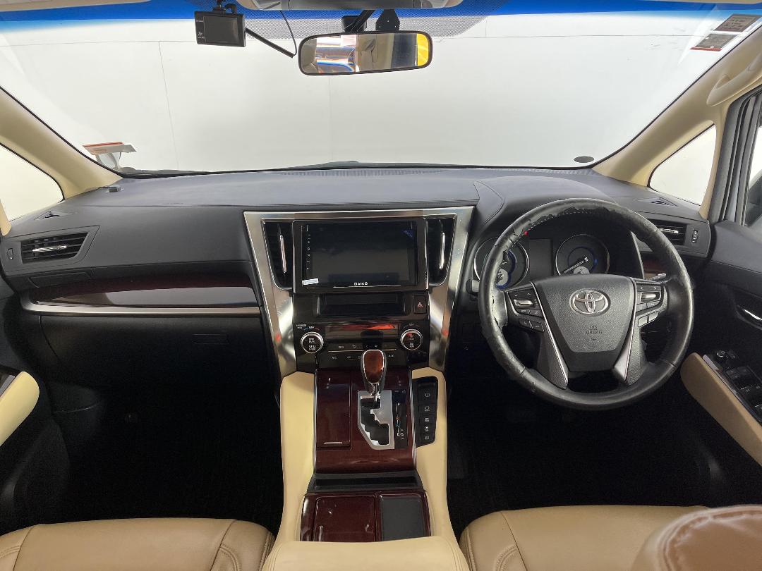 Photo '17' of Toyota Alphard Photo '17' of Toyota Alphard
