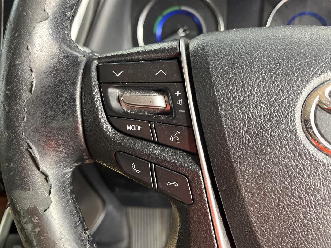 Photo '24' of Toyota Alphard Photo '24' of Toyota Alphard