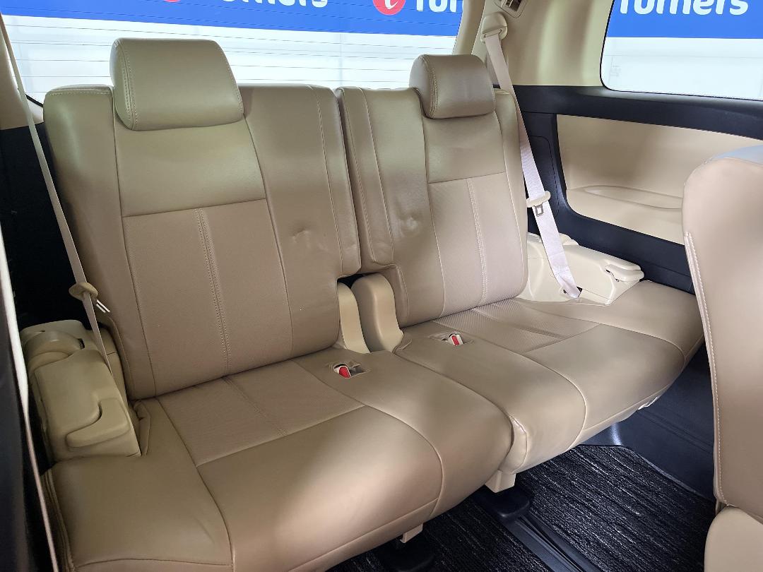 Photo '27' of Toyota Alphard Photo '27' of Toyota Alphard