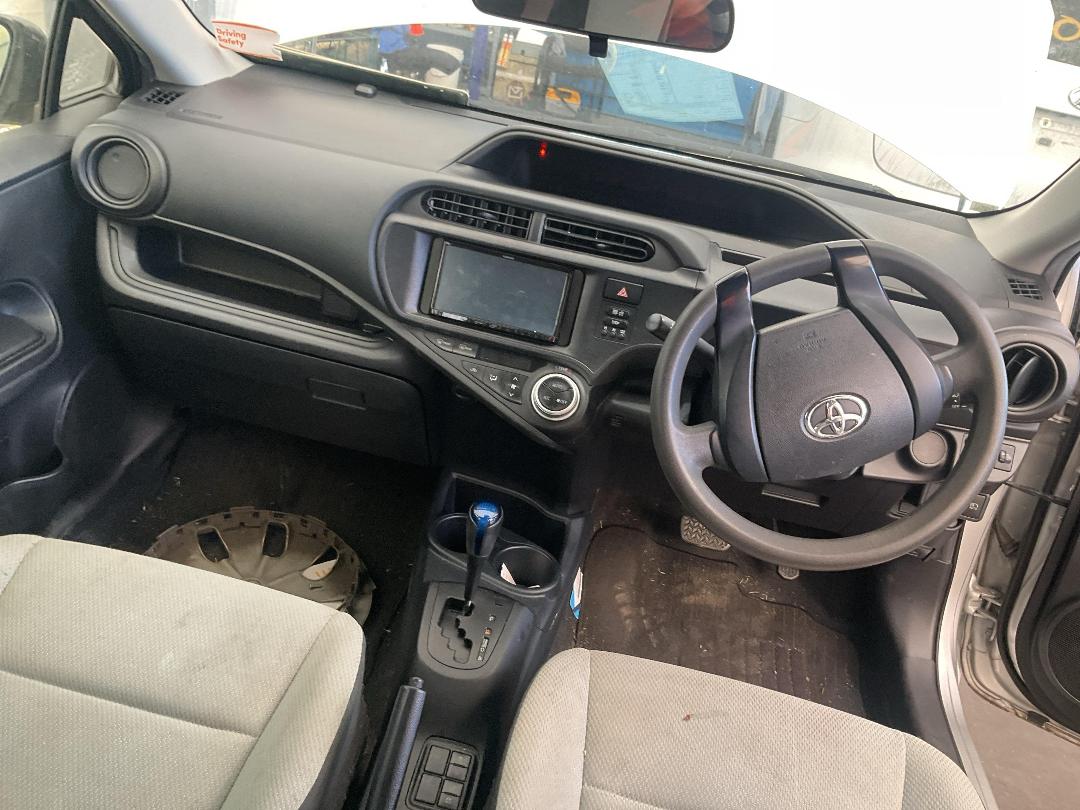 Photo '15' of Toyota Aqua