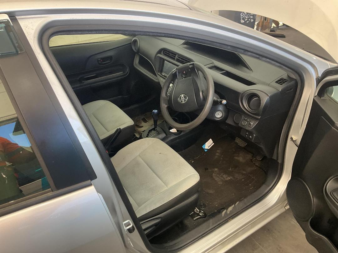 Photo '13' of Toyota Aqua