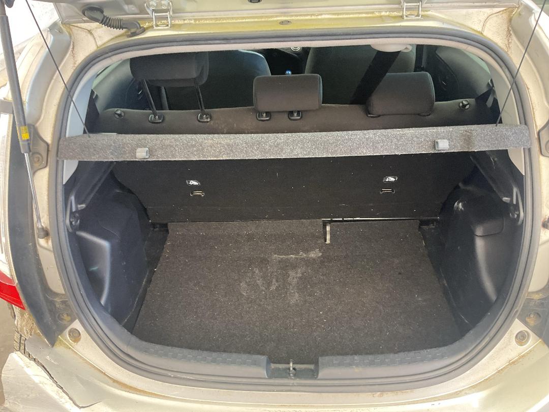 Photo '16' of Toyota Aqua